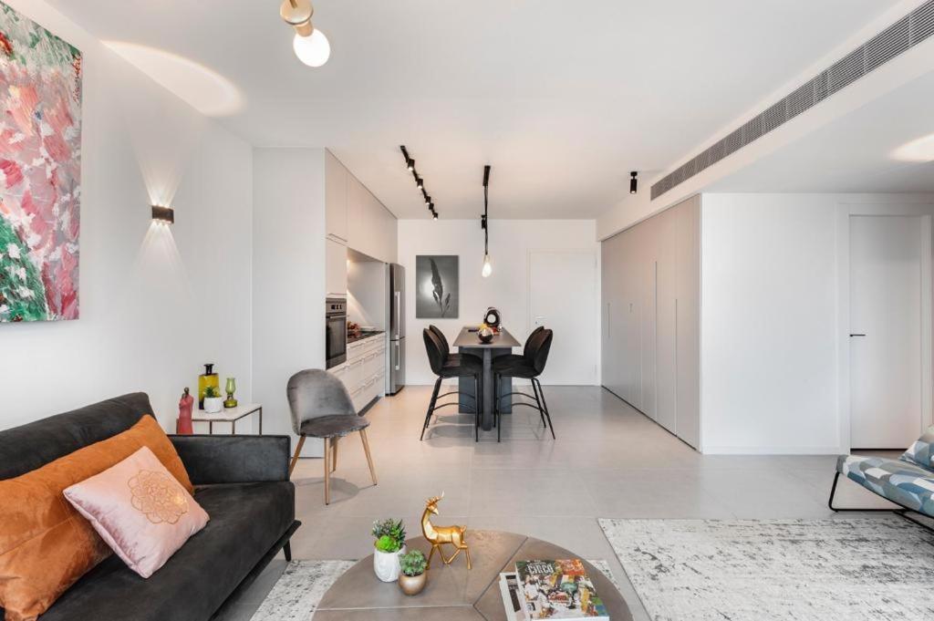 Yefet - By Beach Apartments Tlv Tel-Aviv Kültér fotó